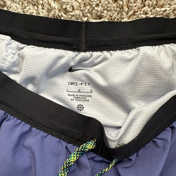 Nike Trail Men's Blue and Gray Shorts - Picture 2 of 3